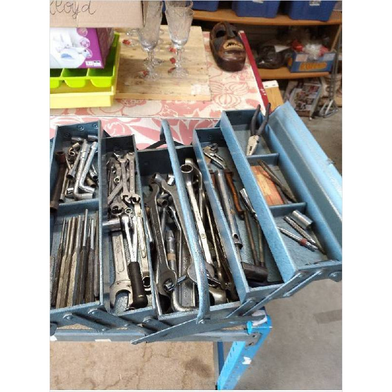 CAISSE OUTILS AVEC OUTILS