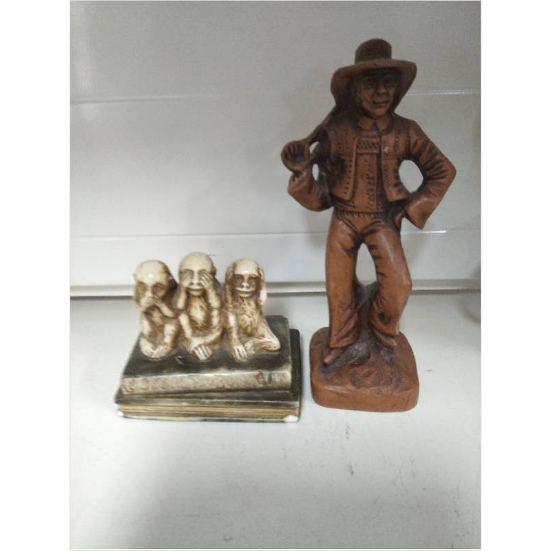 STATUE 