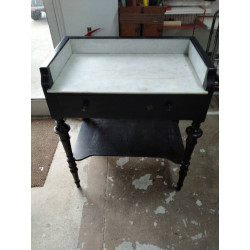 TABLE DE TOILETTE DESSUS...