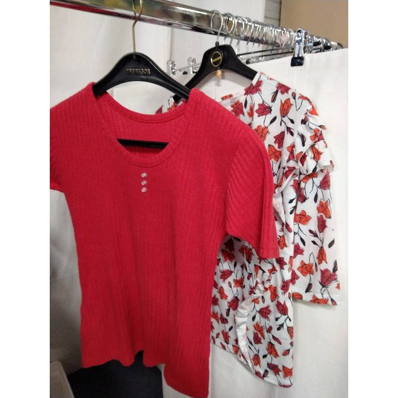 T-SHIRT ROUGE OU FLEURS F