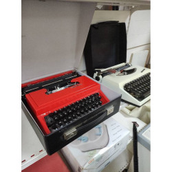 MACHINE A ÉCRIRE À RUBAN 