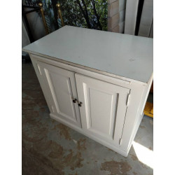 MEUBLE  2 PORTES 1 TABLETTE 
