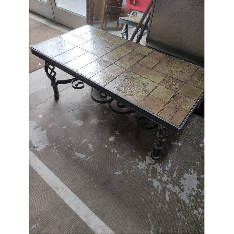 TABLE ACIER DESSUS CARRELÉ 