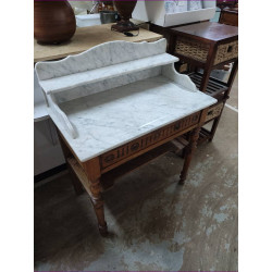 TABLE DE TOILETTE 