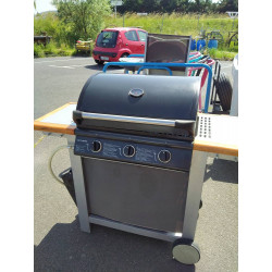 BARBECUE COOK IN GARDEN
