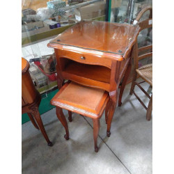 TABLE DE CHEVET AVEC TABOURET