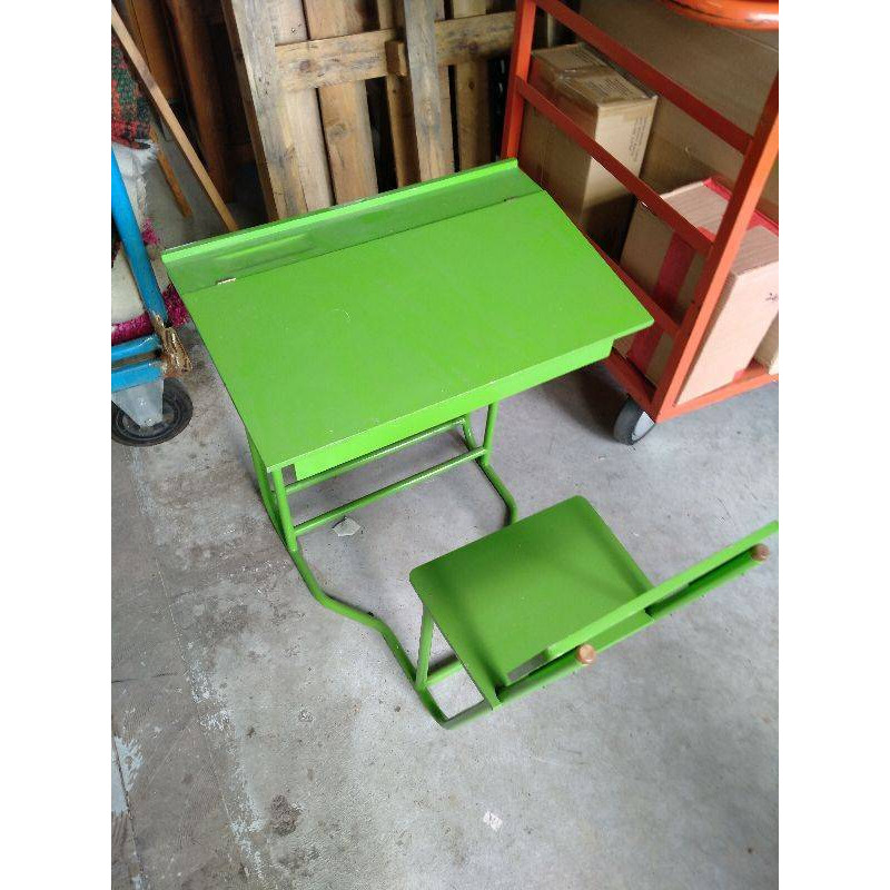 BUREAU REPEINT VERT 