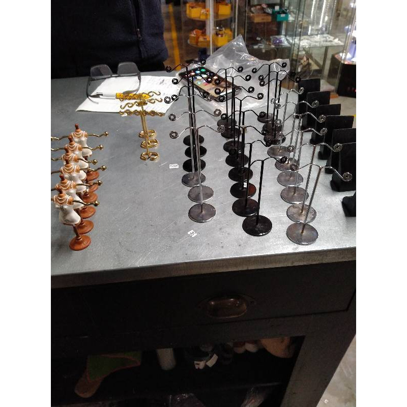 SUPPORT POUR BIJOUX