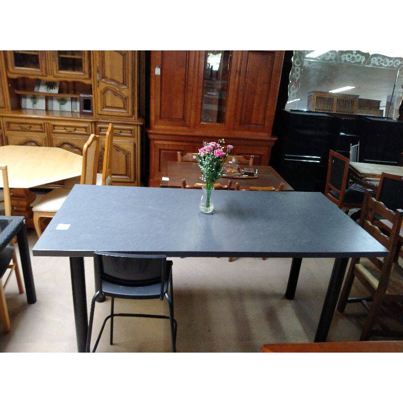 TABLE À MANGER HAUTE IMPROVISÉ