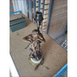 PIED DE LAMPE IMPROVISATEUR...