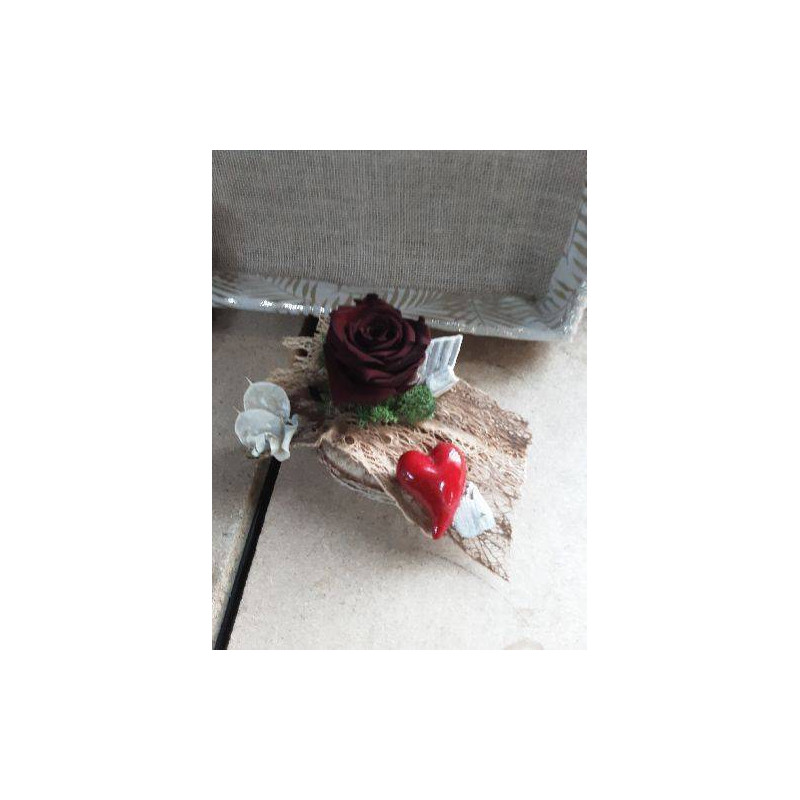 ROSE ÉTERNELLE SUR DEUX  RONDELLES BOIS  ET COEUR 