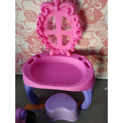 COIFFEUSE ET SON TABOURET