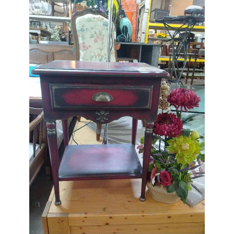 TABLE CHEVET RELOOKEE ROMANTIQUE
