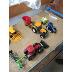 TRACTEUR AVEC ACCESSOIRE