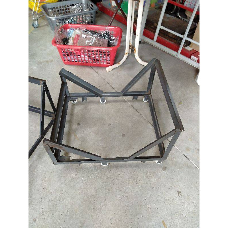 SUPPORT SUR ROULETTES