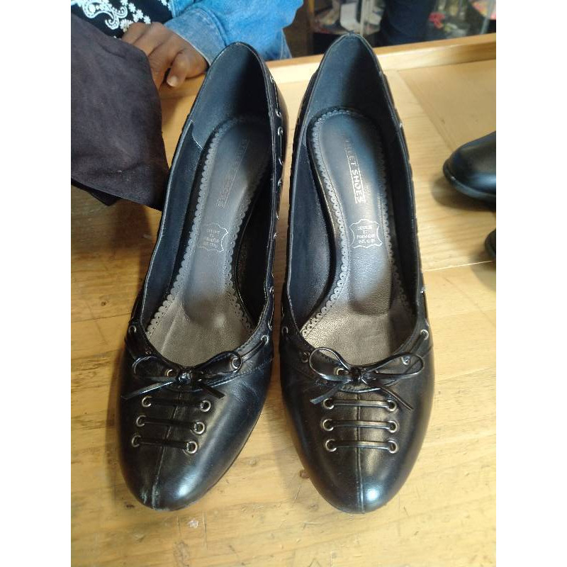 CHAUSSURES NOIRES 