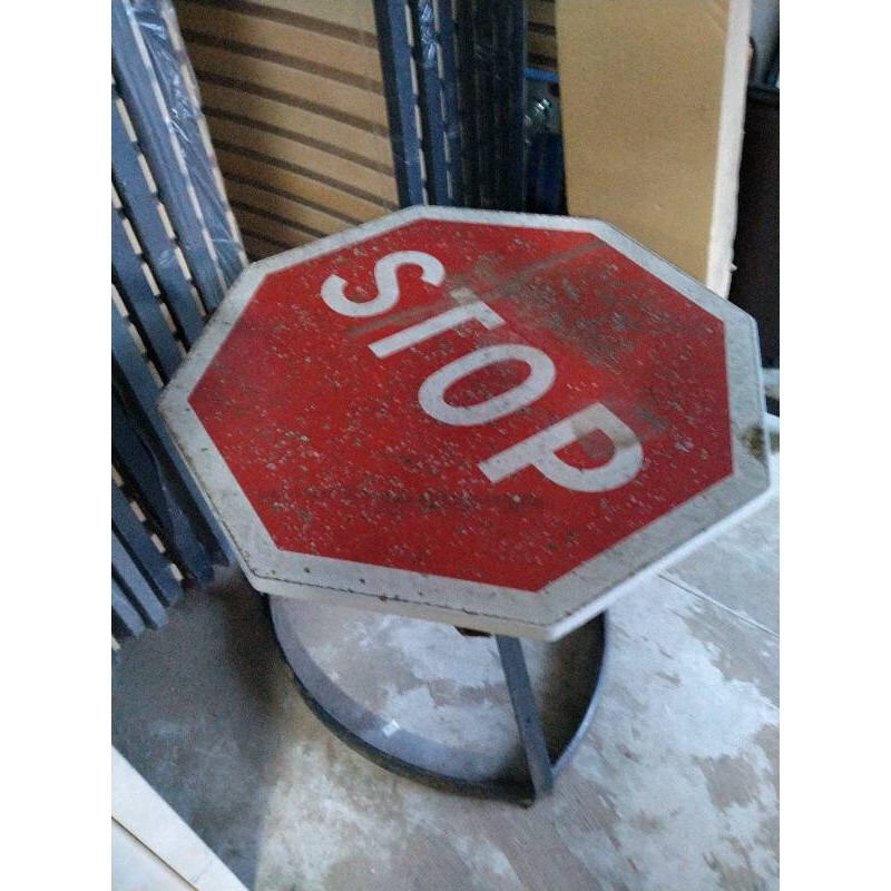 TABLE PANNEAU DE STOP 