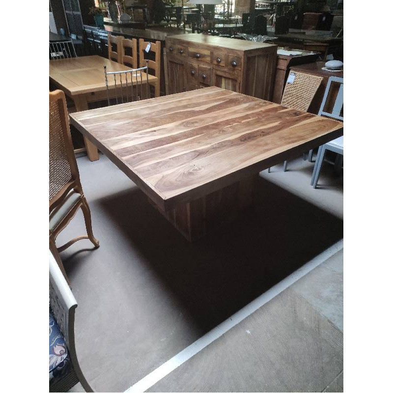 TABLE CARRÉE BOIS EXOTIQUE 