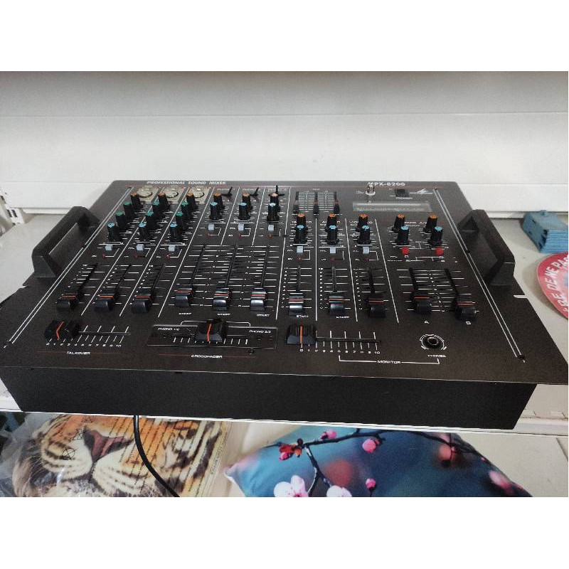 TABLE DE MIXAGE MONACOR MPX 8200