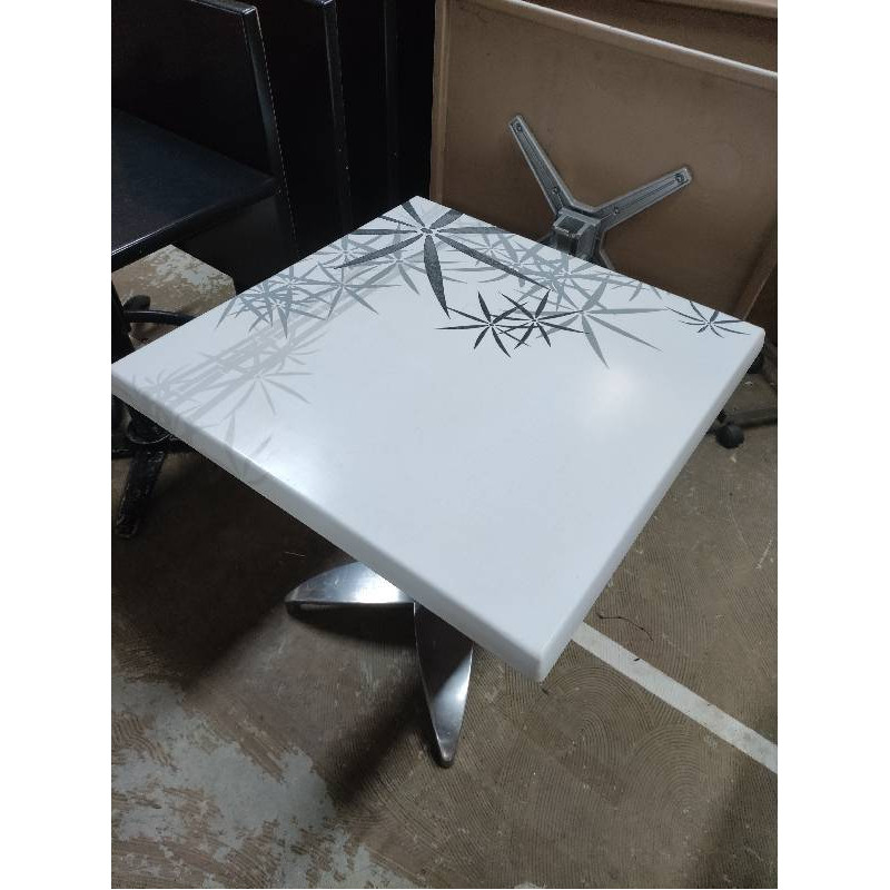 TABLE PLIANTE A BASCULE 